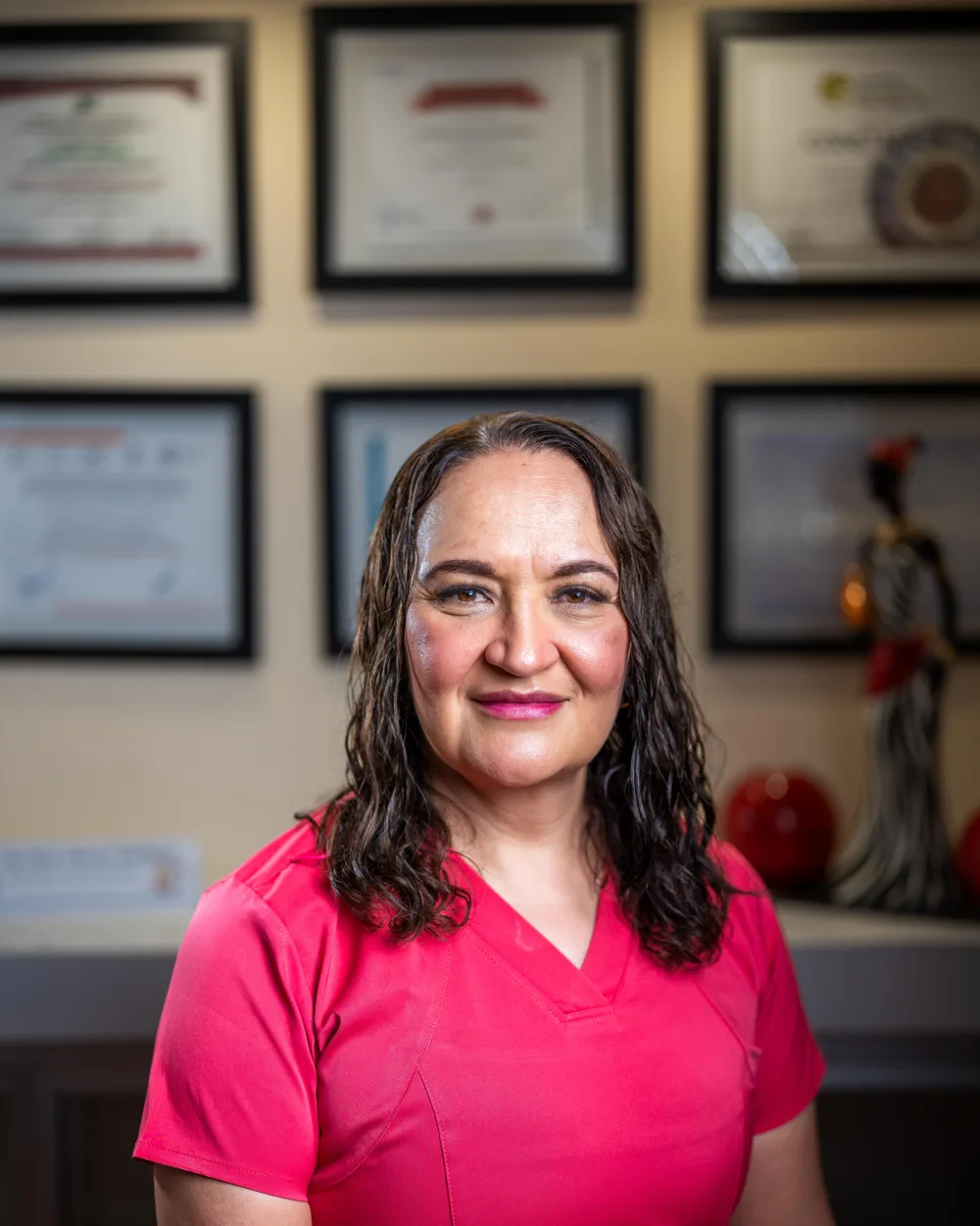 Dra. Ana Rosa Claustro Rodríguez en su consultorio